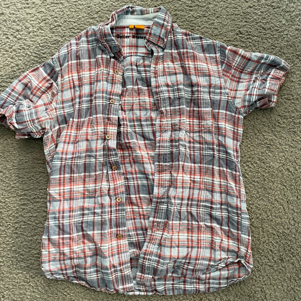 Short sleeve plaid button down shirt